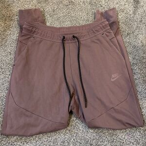 NIKE TECH ESSENTIALS LIGHTWEIGHT JOGGER